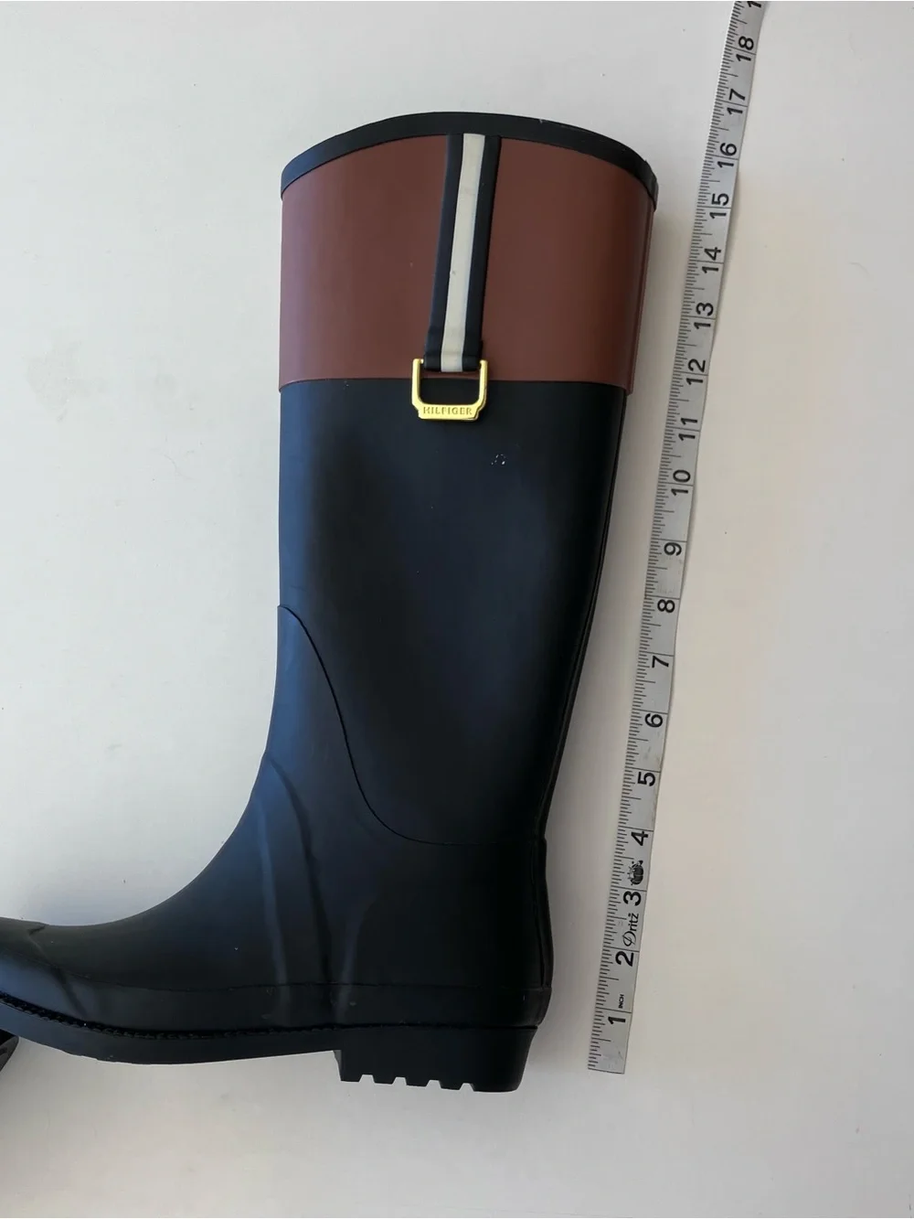 Tommy Hilfiger women’s size 6 rain boots riding boot styled